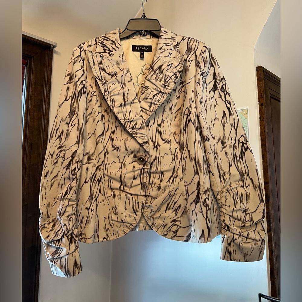 ESCADA ~ Women’s Jacket/Blazer Size 42